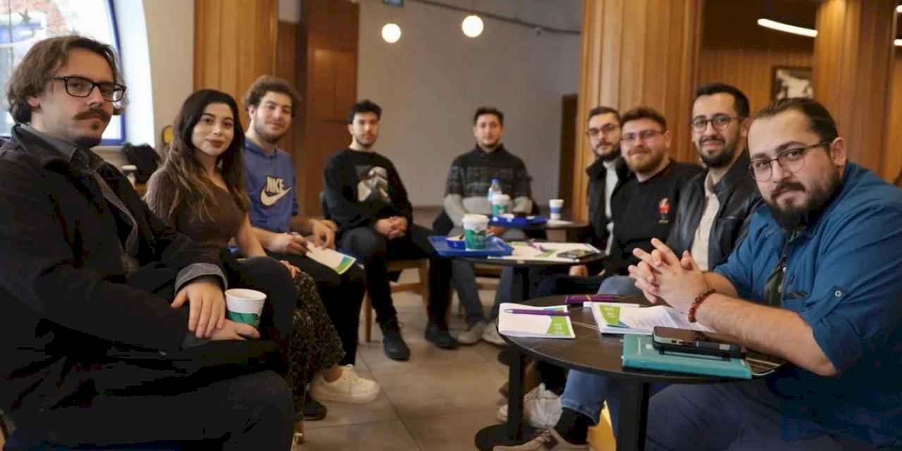 Bursa'da 'genç fikirler'den beyin fırtınası