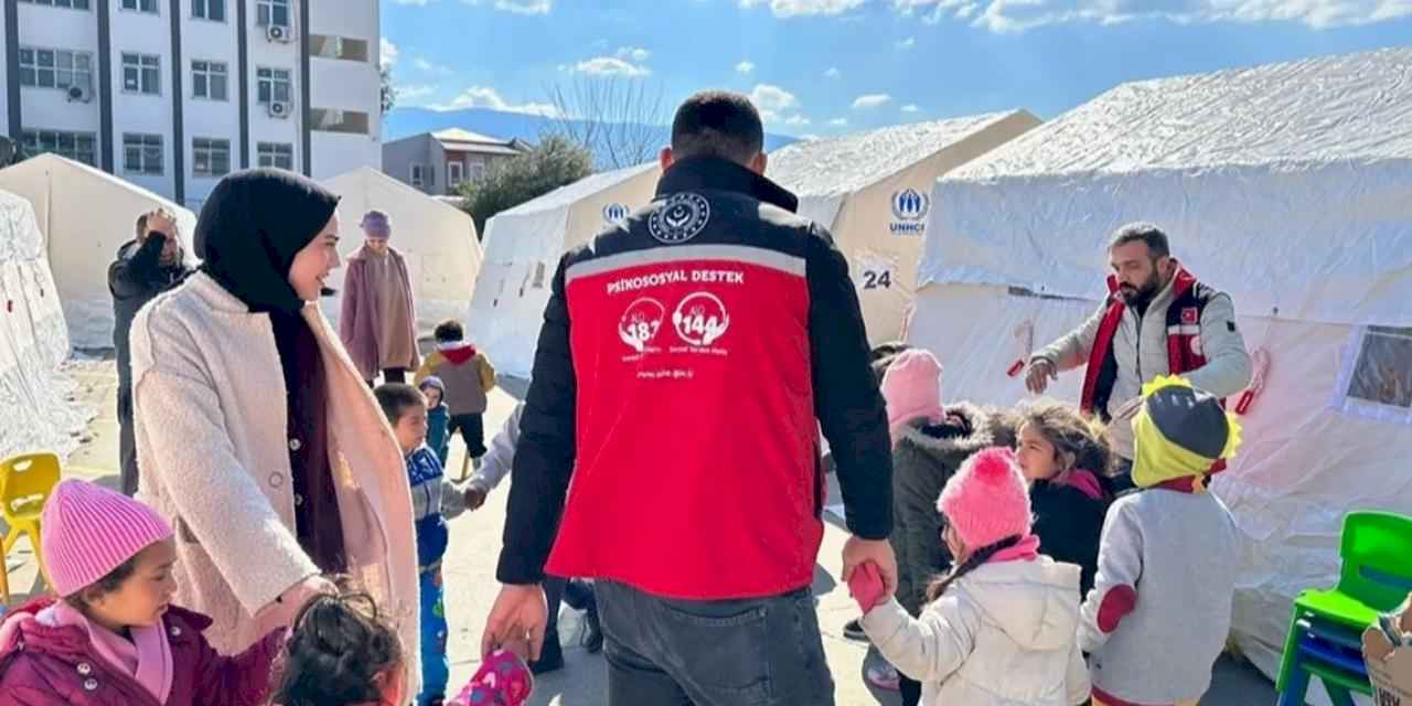 Bakanlık açıkladı... Depremzede 1912 çocuktan 1879'u ailesine teslim edildi