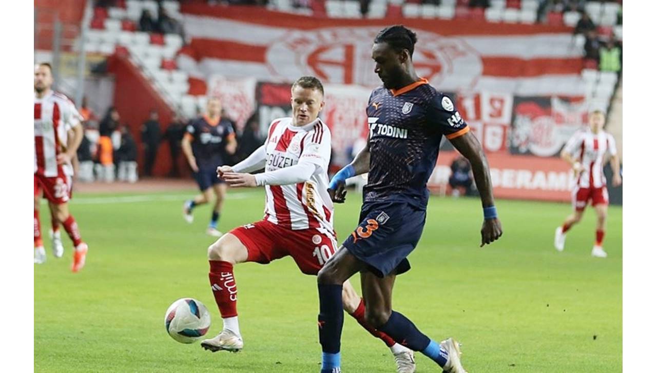 Onvo Antalyaspor 0-0 Rams Başakşehir (Maç Sonucu) Antalya'da gol sesi çıkmadı!