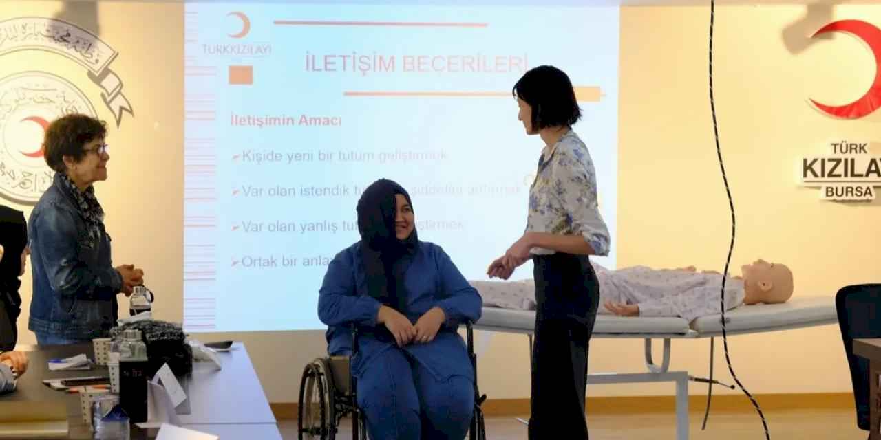 Türk Kızılay Bursa'dan kadın gönüllülerine eğitici eğitimi