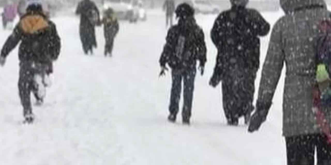 İstanbul'da eğitime 'kar'engeli! İstanbul'da hangi ilçelerde okullar tatil edildi?