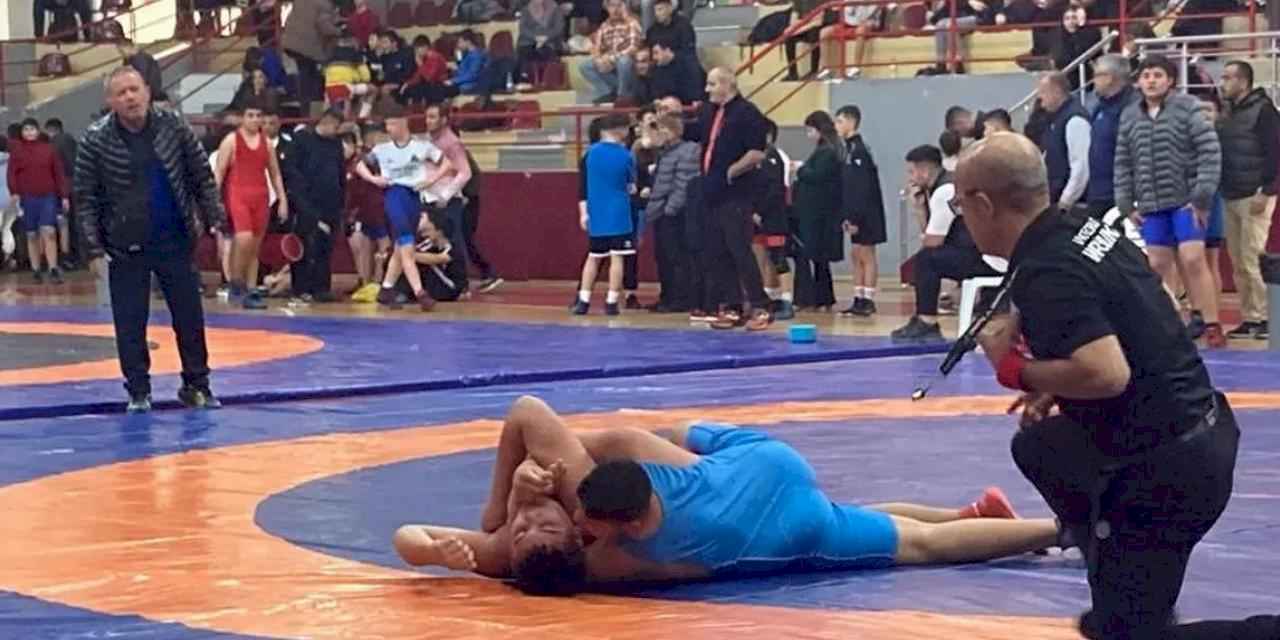 Antalya Kumlucalı güreşçiler madalya için güreşecekler