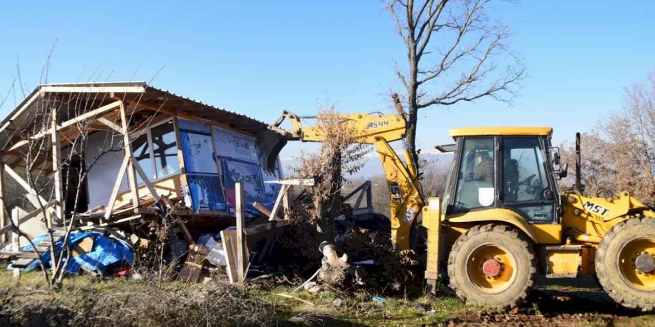 Bursa Yenişehir’de kaçak yapılar tek tek yıkılıyor