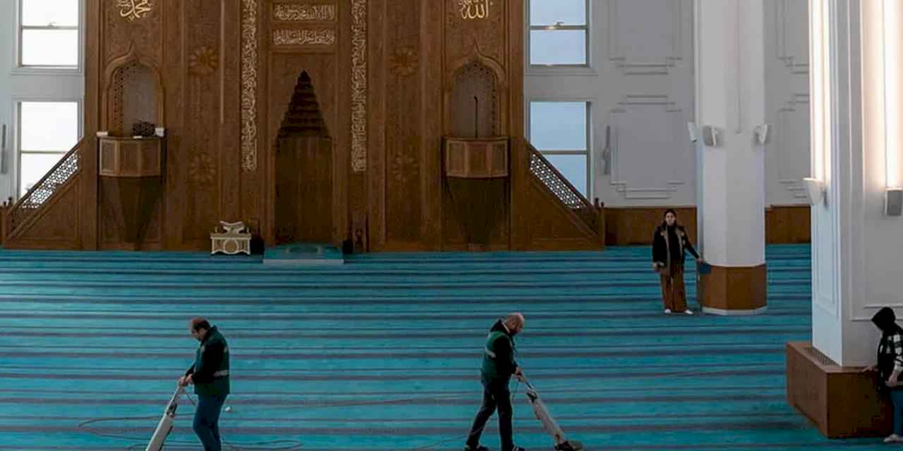 Ankara'da camiler kandil öncesi temizlendi