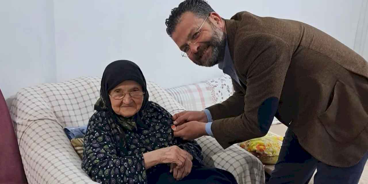 Bursa'da 94 yaşındaki Halime Teyze CHP’ye katıldı