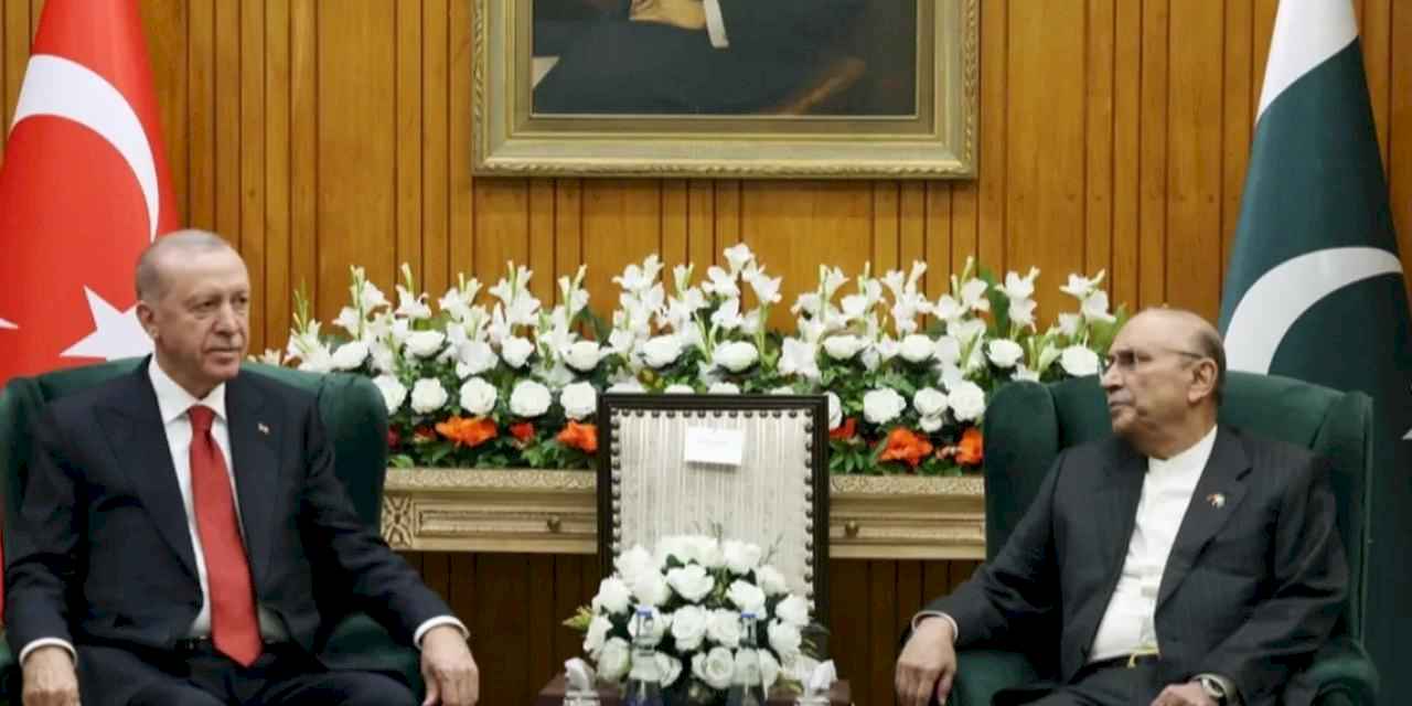 Cumhurbaşkanı Erdoğan, Pakistan'da mevkidaşı ile görüştü