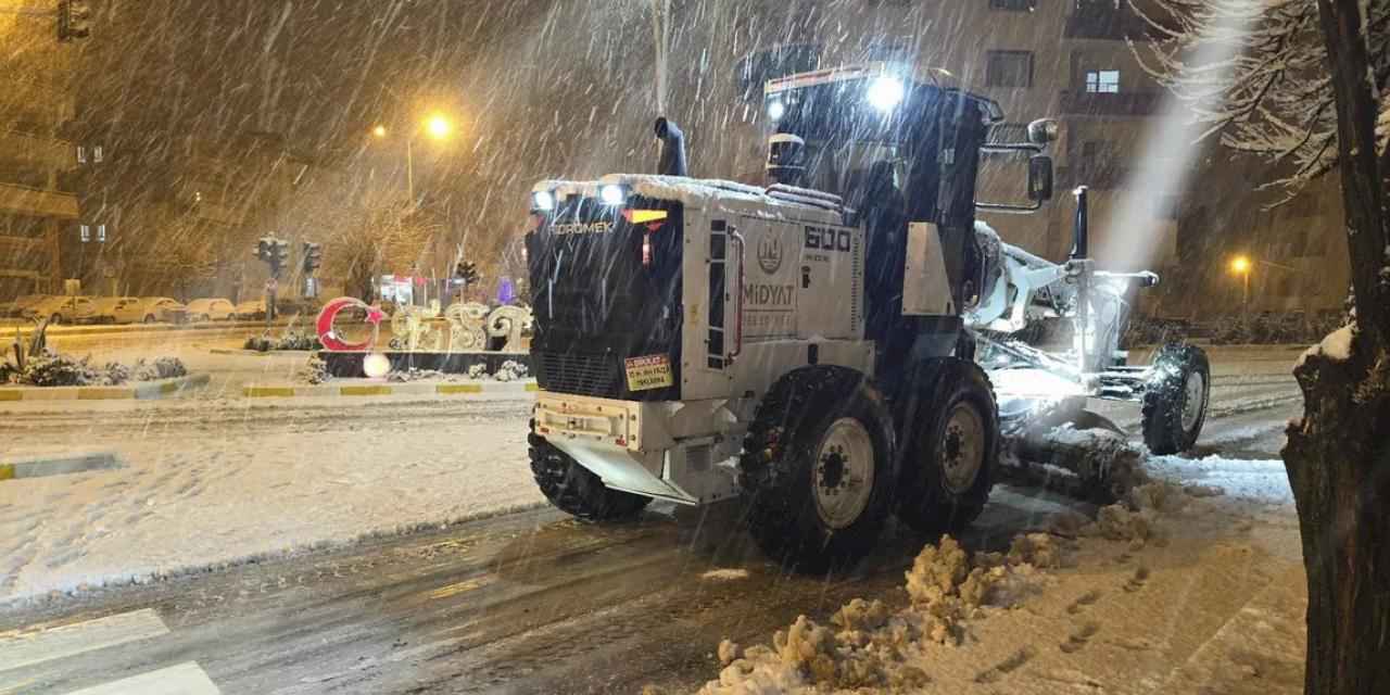 Mardin Midyat'ta karlar temizleniyor