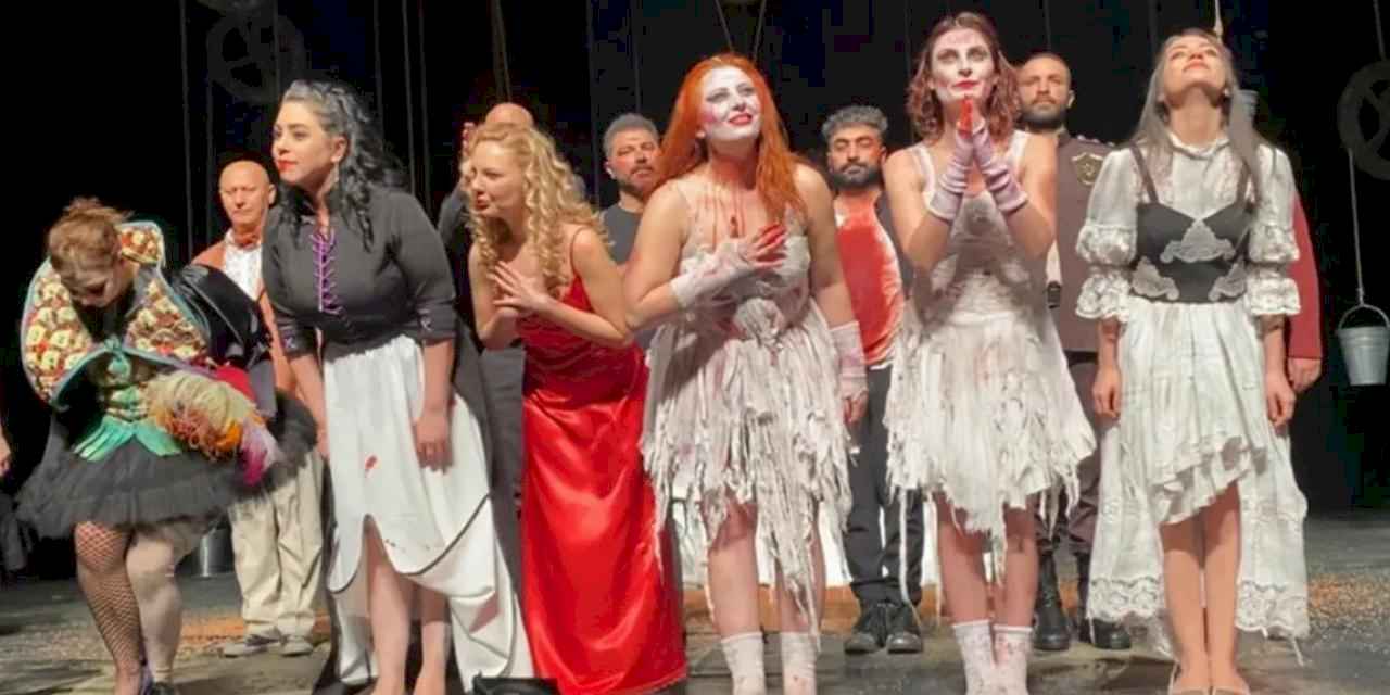 Bursa Devlet Tiyatrosu Othello ile Nazım Hikmet Kültürevinde sahne aldı