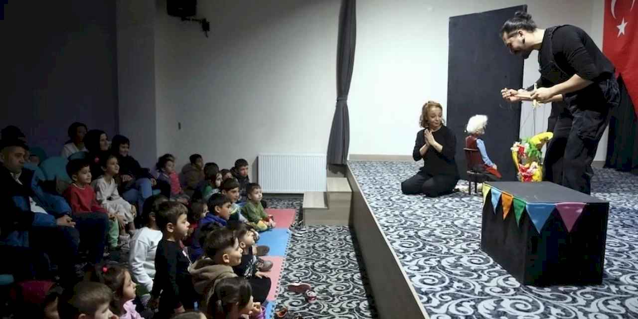 Eskişehir kırsalında çocuklara Pinokyo oyunu