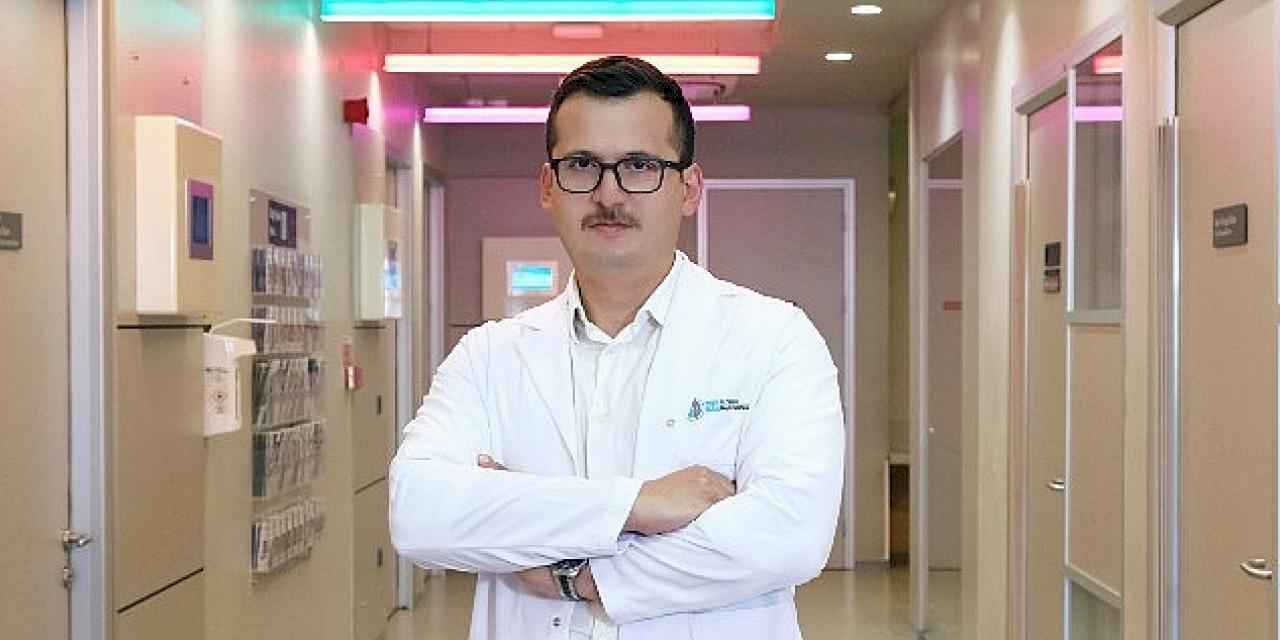 Uzun süre oturuyorsanız dikkat! Sakrum ağrısı günlük yaşamınızı etkileyebilir…