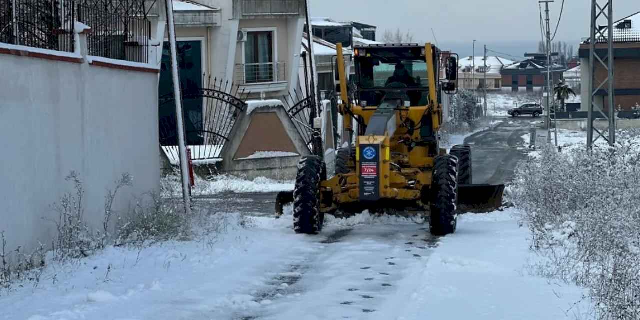 İstanbul Beylikdüzü'nde karla mücadele sürüyor