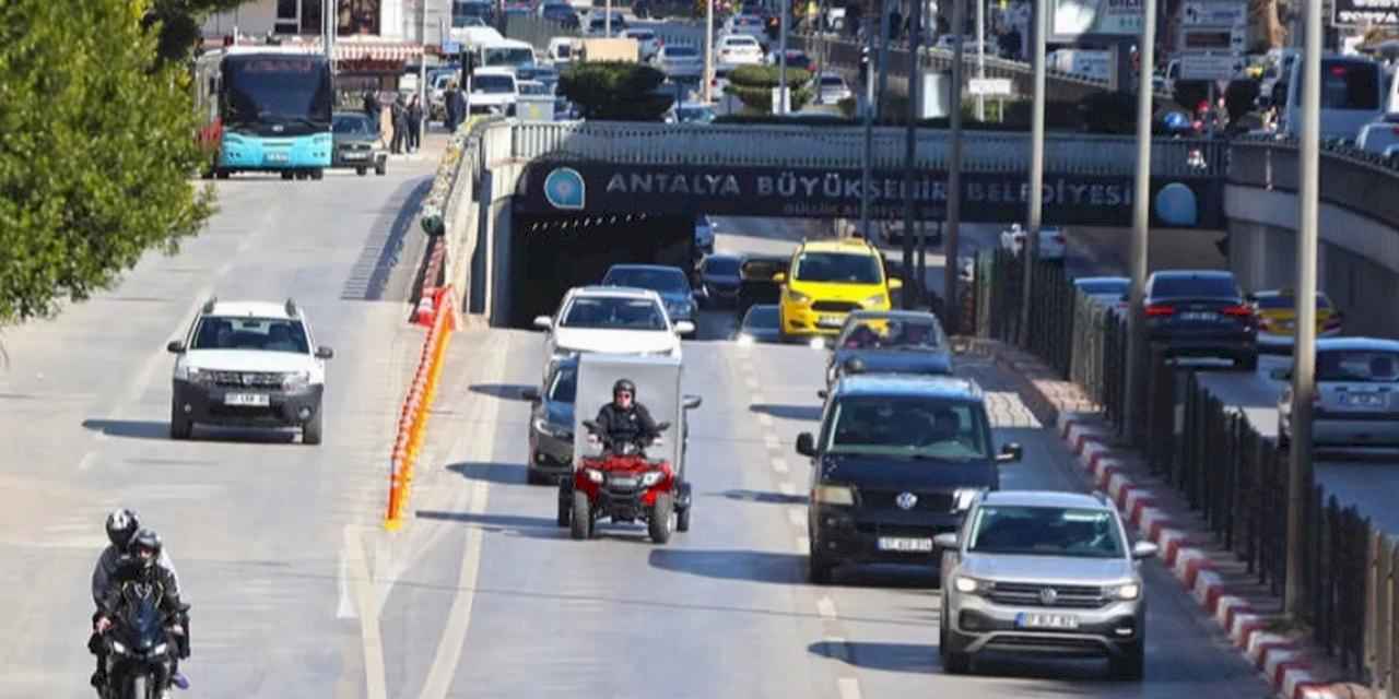 Antalya'da halk otobüsleri için ikinci özel şerit uygulaması