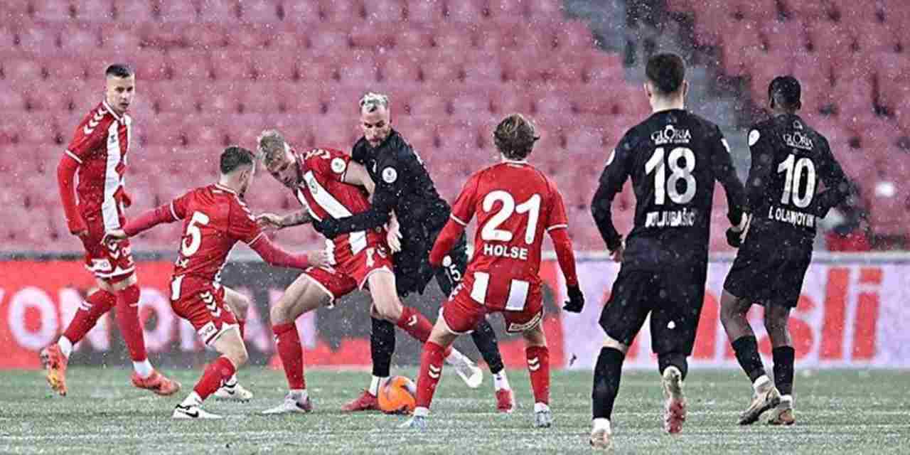 Reeder Samsunspor 2-3 Çaykur Rizespor (Maç Sonucu) Karadeniz derbisini kazanan Rizespor!