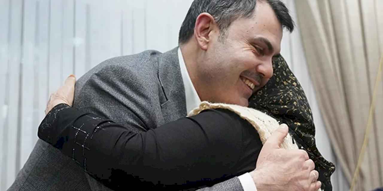 Bakan Kurum Nelbi Teyze'yi bu kez evinde ziyaret etti