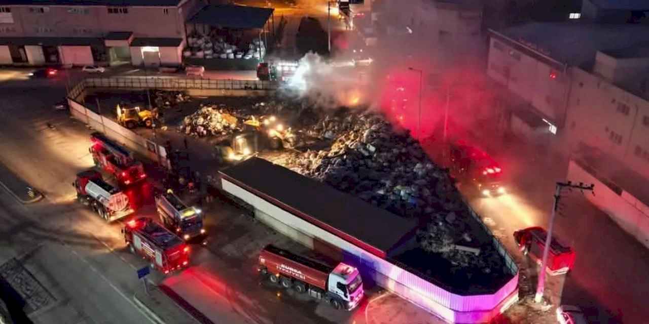 Bursa İnegöl'de Atık Toplama Merkezi'nde yangın