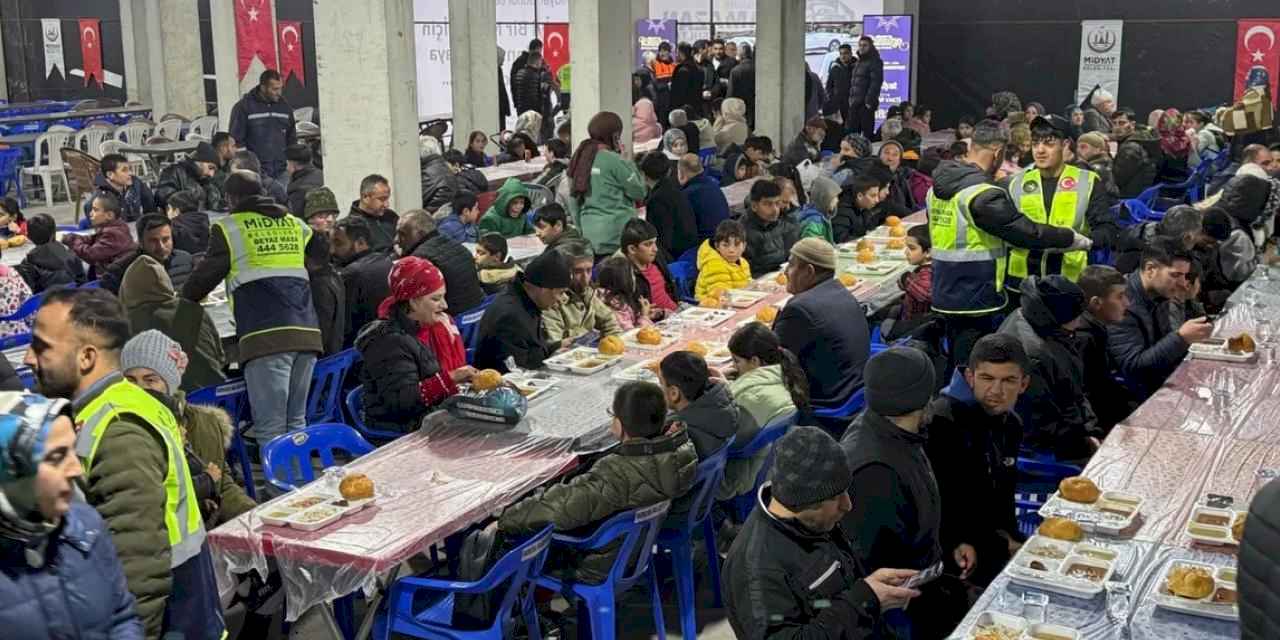 Mardin'de Ramazan bereketi iftar sofrasında paylaşıldı