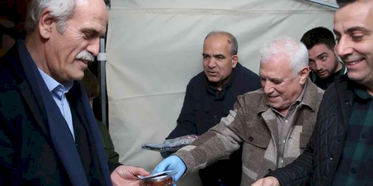 Bursa'da Başkan Bozbey'den Altepe'ye tatlı ikramı