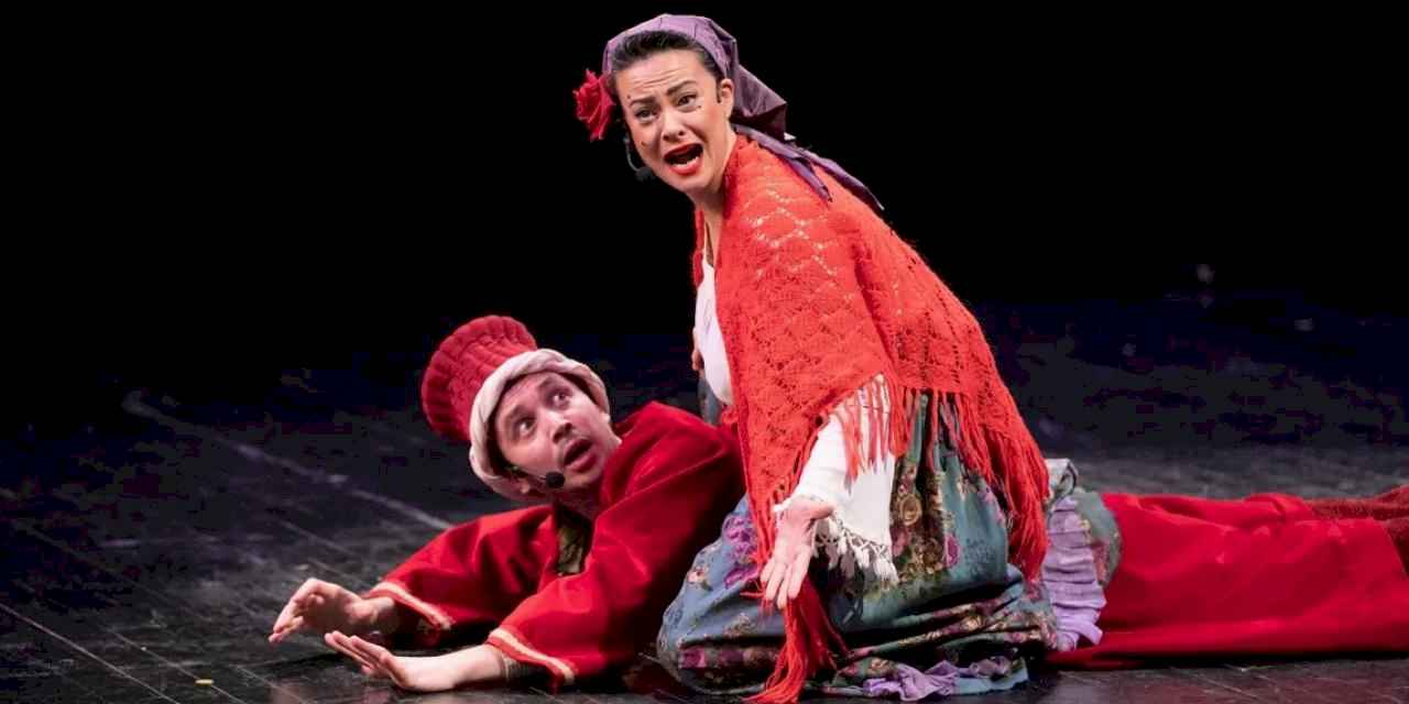 İzmir'de 'Demokrasi Gemisi' demir aldı