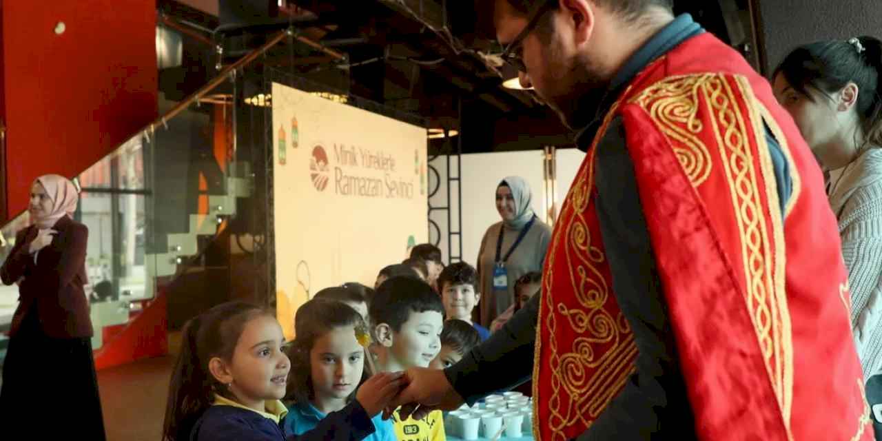 Sakarya'da minik yüreklere Ramazan sevincini taşıdılar