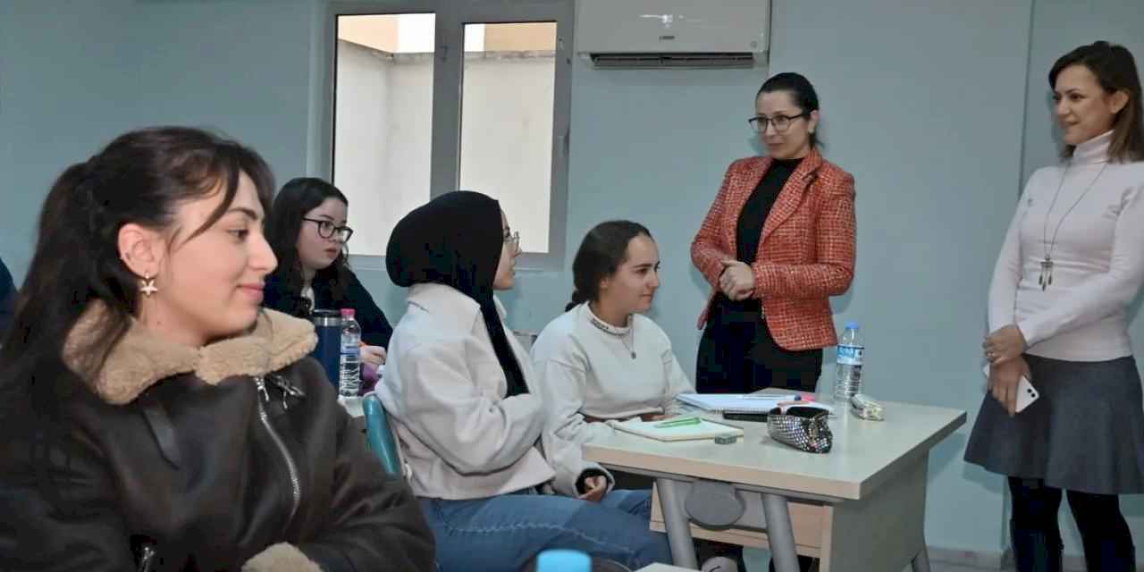 Manisa'da üniversite adaylarına kariyer rehberliği