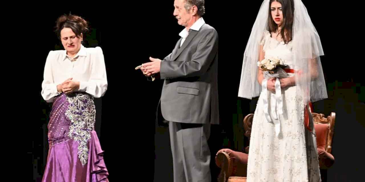 Manisa'da Evcilik Oyunu ilk kez seyirci ile buluştu