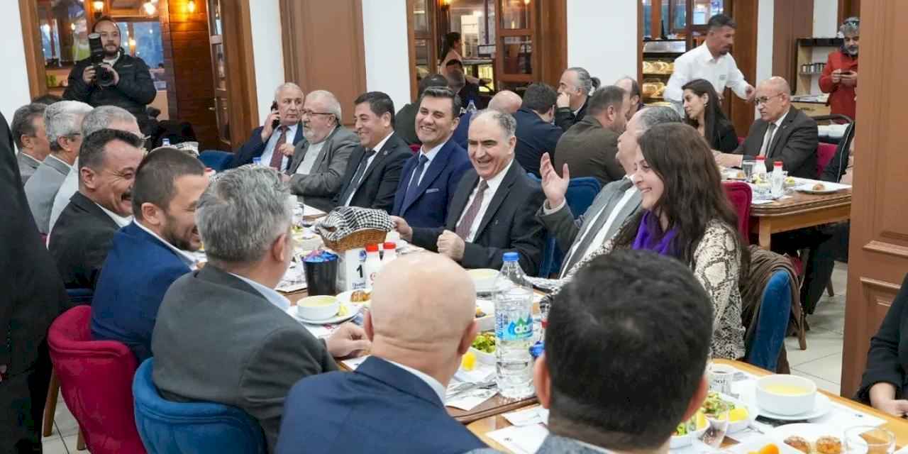 Manisa meclisi sonrası birlikte oruç açtılar