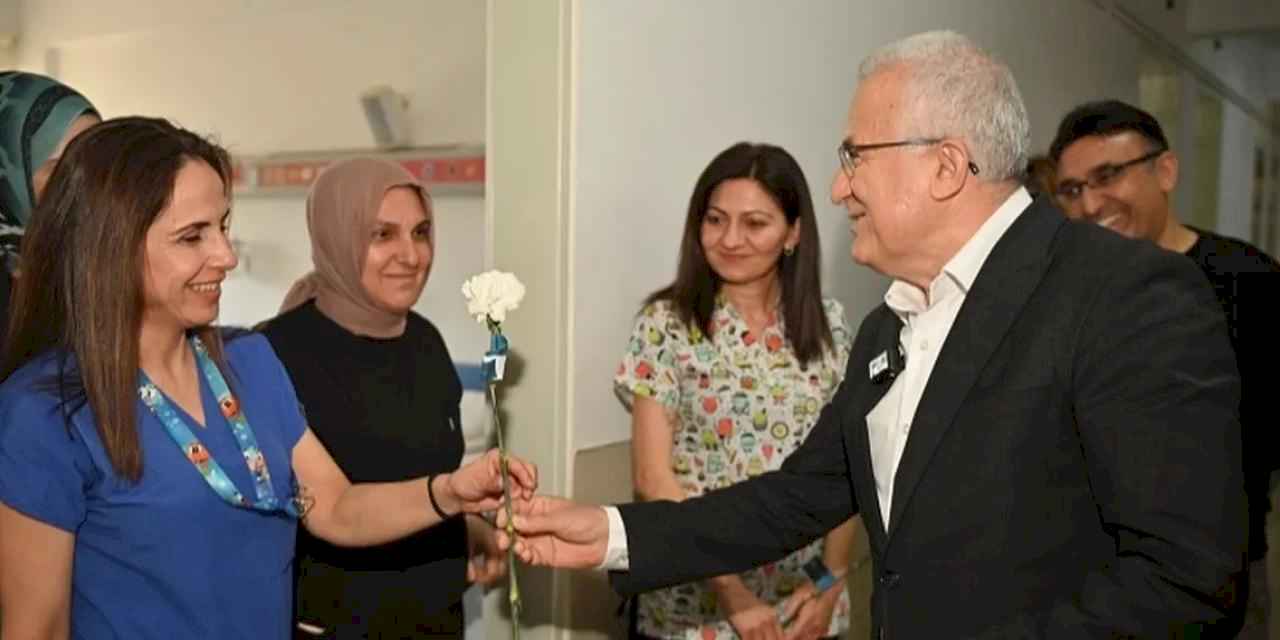 Antalya Kumluca'da sağlık çalışanlarına 'Tıp' ziyareti