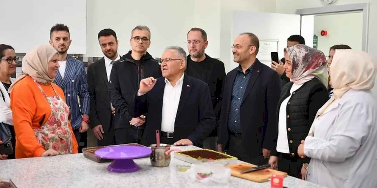 Memduh Büyükkkılıç KAYMEK kursiyerleriyle buluştu