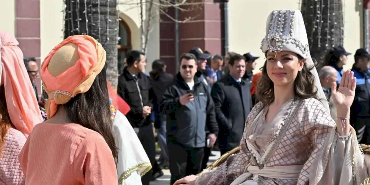 Manisa'da uluslararası festivali 'mesir karma' ile başladı