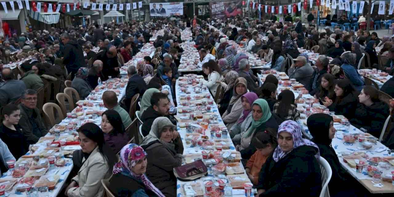 Manisa'da Ramazan’ın bereketini Köprübaşı’nda paylaştı