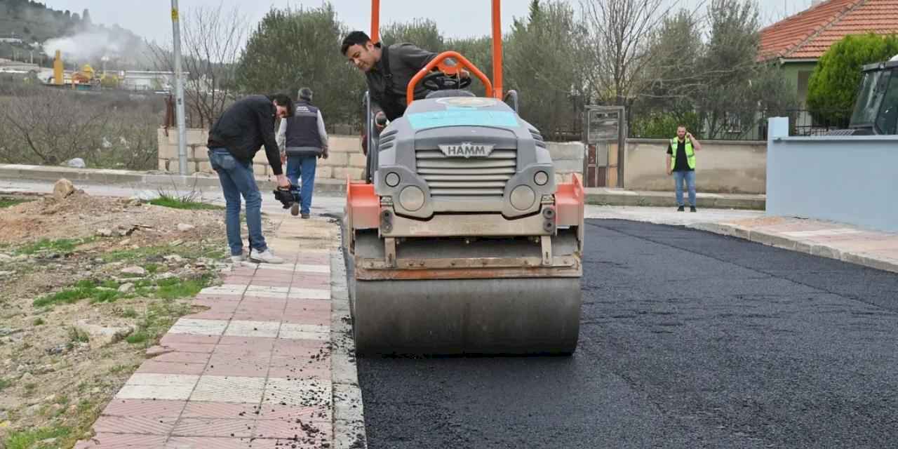 Manisa'da Turgut Özal Mahallesi’nin yollarını yeniliyor