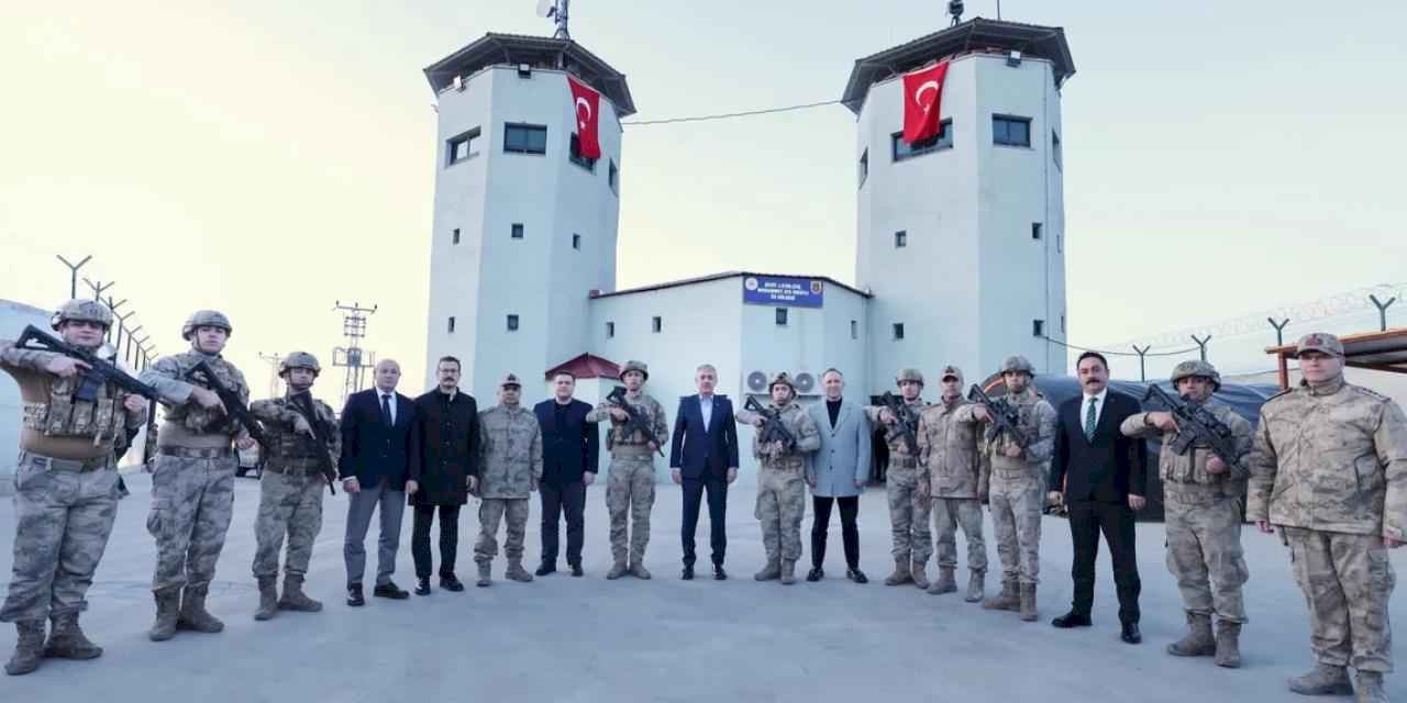 Mardin Valisi Akkoyun kahraman komandolarla buluştu