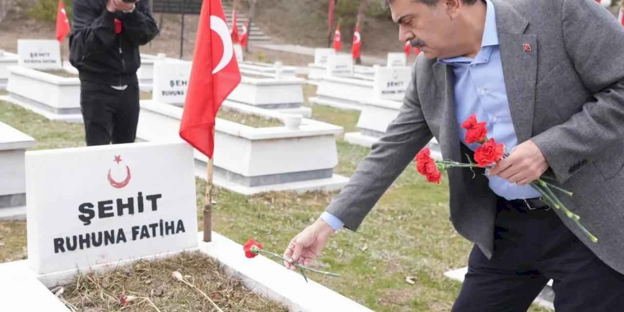 Bakan Tekin'den Erzurum Şehitliği'ne bayramlık ziyaret