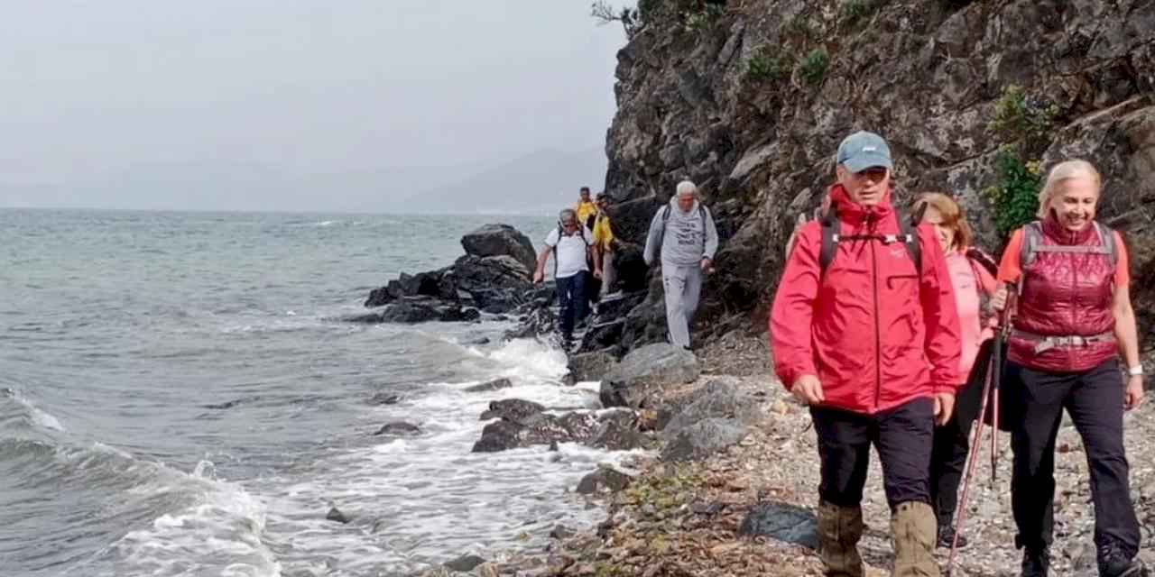 Mudanya'da doğa gönüllüleri şehitler anısına yürüdü