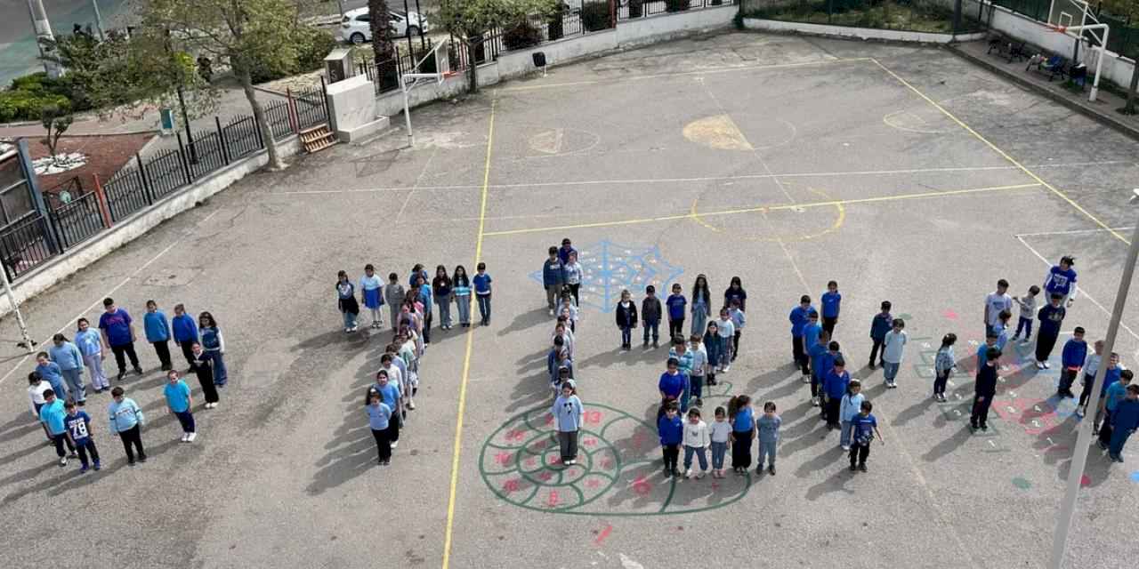 Manisalı öğrencilerden otizm farkındalığı