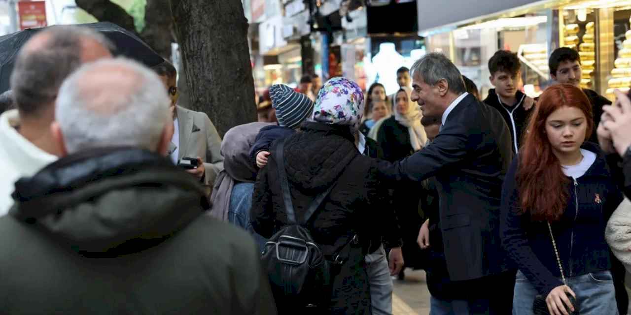 Sakarya'da Başkan Alemdar esnafla kucaklaştı