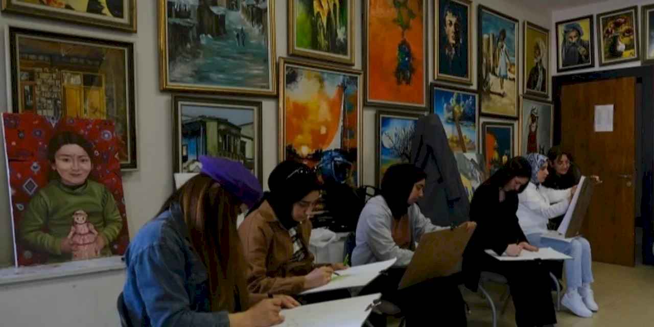 Diyarbakır'da ücretsiz kültür kursları sürüyor