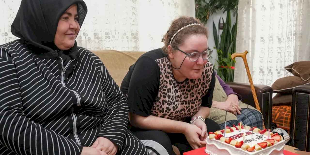 Ankara Keçiören'de özel bireylere sürpriz doğum günü
