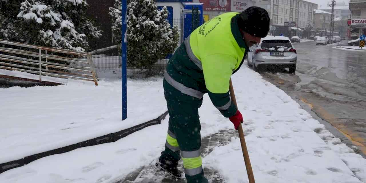 Ankara Keçiören’de kar yağışına hızlı müdahale
