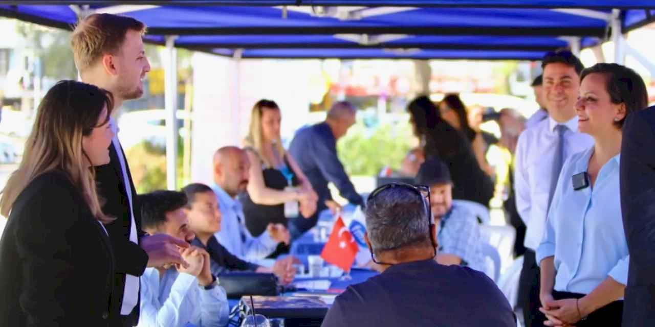 İzmir Karabağlar'da İstihdam Günleri yoğun ilgi gördü