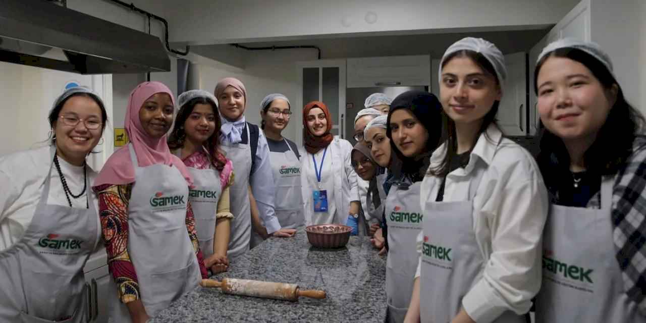 Uluslararası öğrenciler Türk mutfağını SAMEK'te öğrendiler