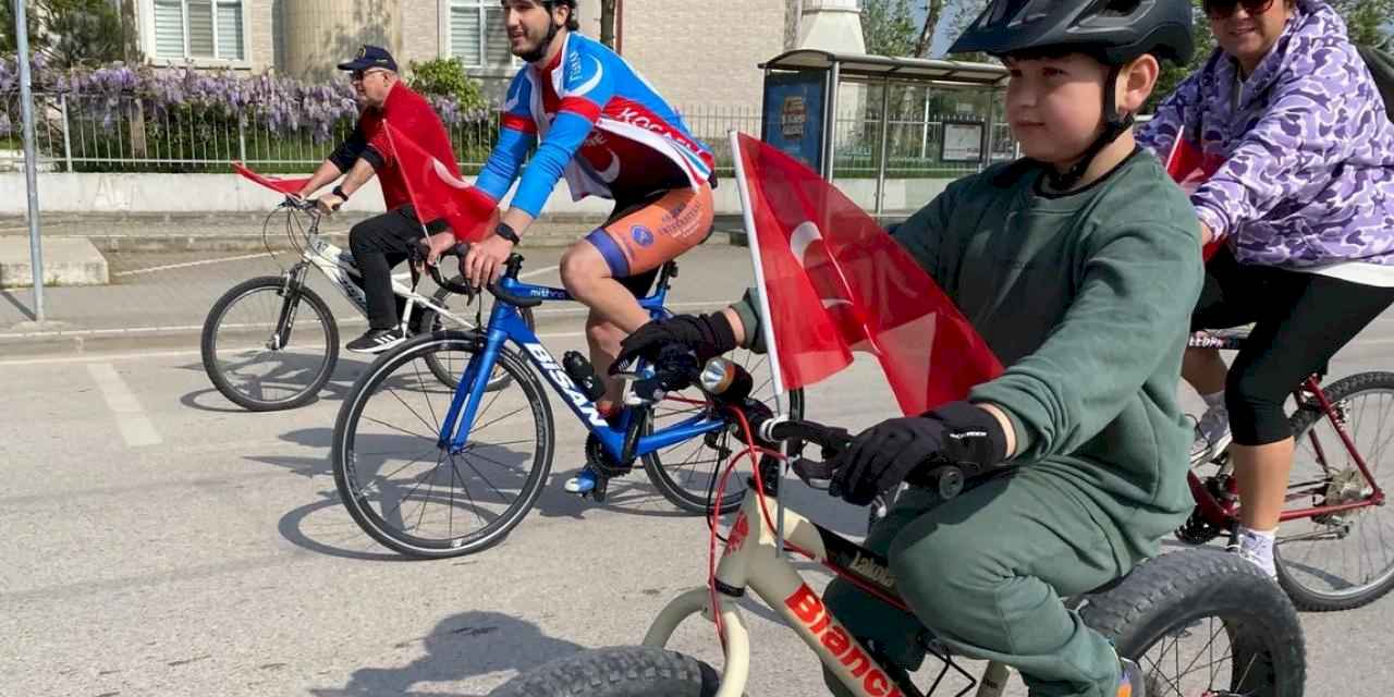 İzmit’te 23 Nisan coşkusu bisiklet turu ile başladı