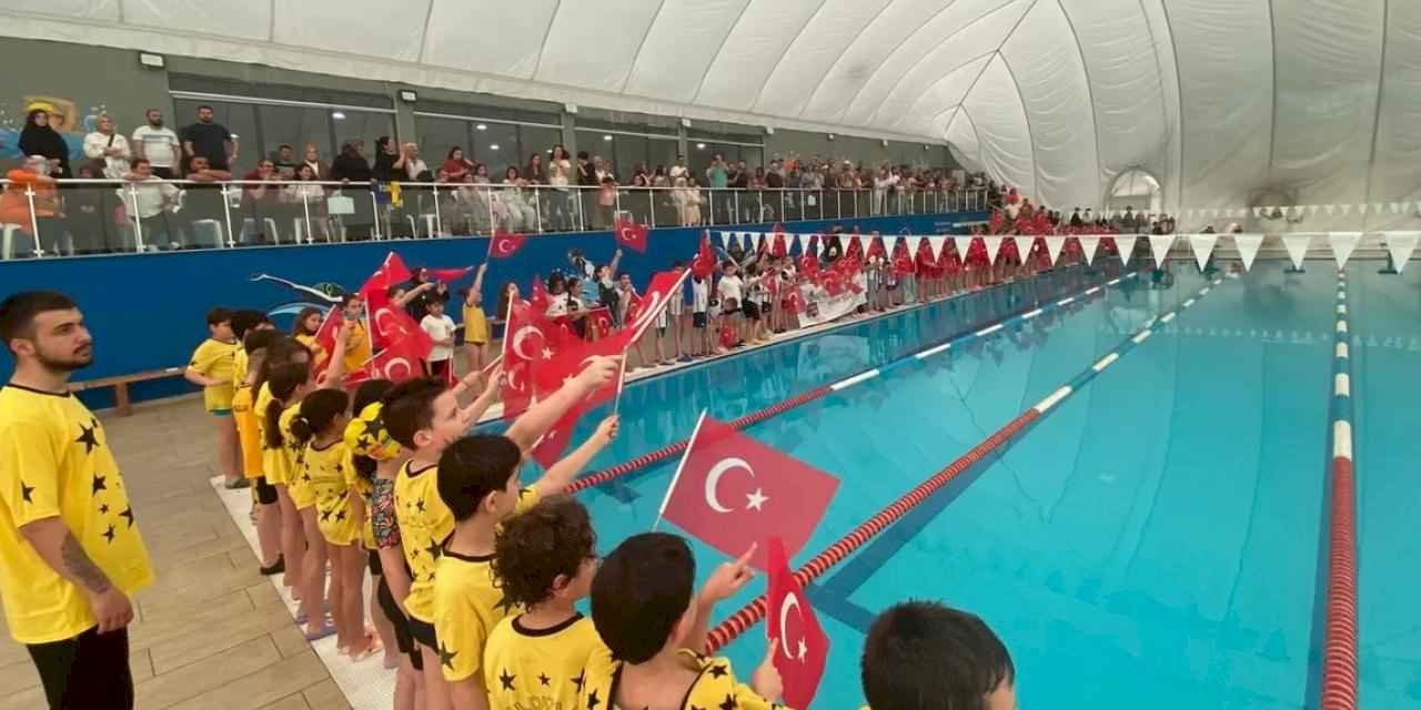 Kocaeli İzmit'te 23 Nisan’a özel yüzme yarışı