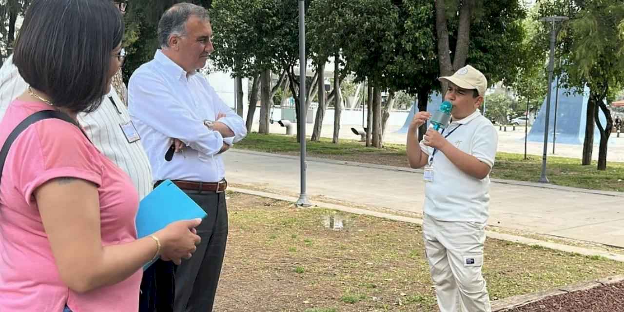 Antalya'da küçük rehberler şehri tanıtıyor