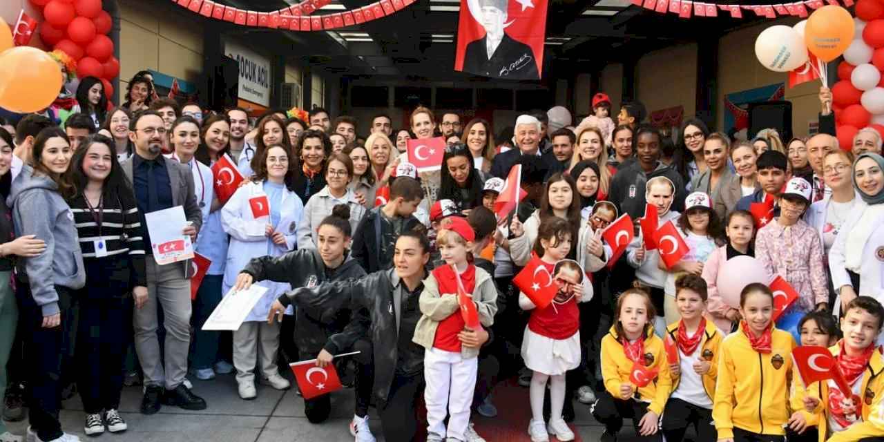 Beşiktaşlı sporcu ve ünlülerden çocuklara moral veren ziyaret