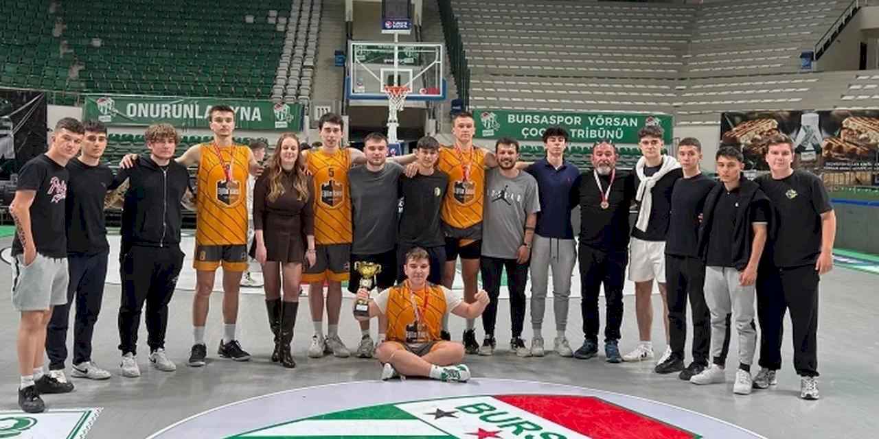 Bursa şampiyonu Eğitim Kalesi!