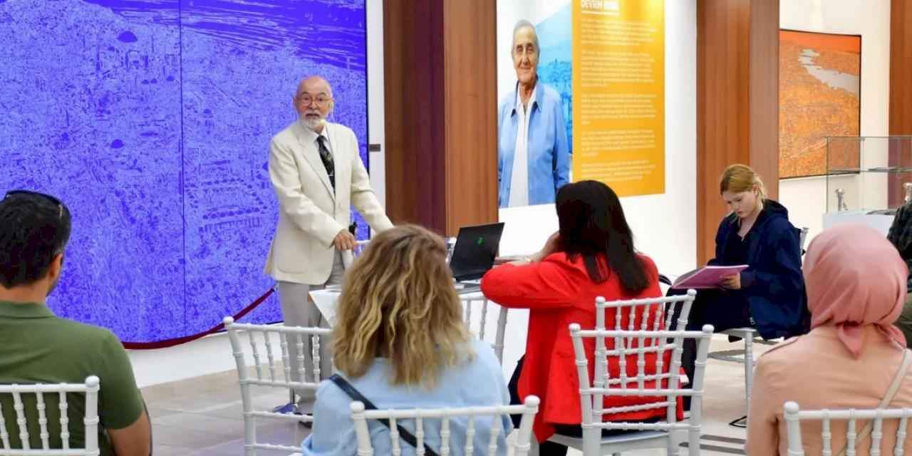 Ressam Devrim Erbil Manisa’da konuşuldu