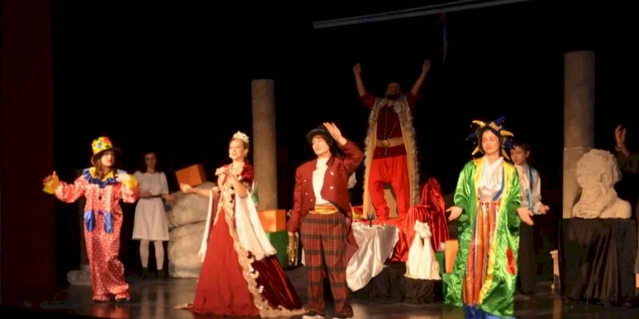 “Midas’ın Kulakları” tiyatrosu çocuklardan tam not aldı