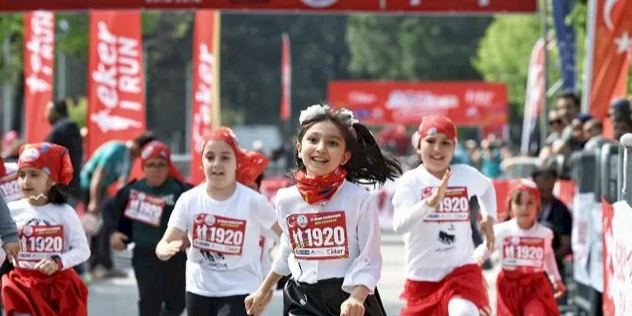 Binlerce çocuktan 23 Nisan'da neşeli adımlar