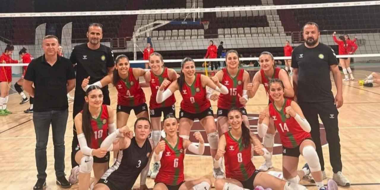 DBB Genç Kadınlar Voleybol Takımı Türkiye Şampiyonası’na galibiyetle başladı